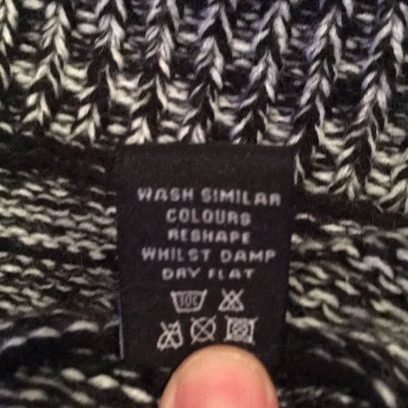 ❤️3/$25❤️ BCBG | EUC Shawl Collar Cardigan M - Picture 7 of 8